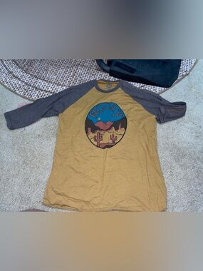Hooey Mustard Body Gray Raglan Desert Graphic Tee 3/4 sleeve length sz xl